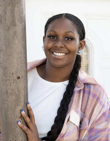 Girl with long braid smiling></figure>
                           <article>
                            <h3>Invisalign® Clear Aligners</h3>
                                   <button class=